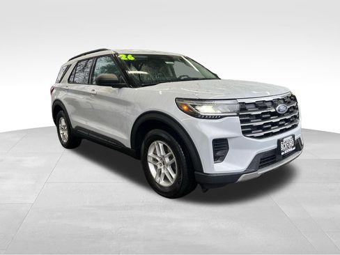 Used 2026 Ford Explorer Active image 3