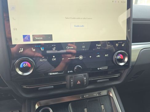 Used 2025 Lexus GX 550 w/ Accessory Package (2T) AWD/4WD image 22