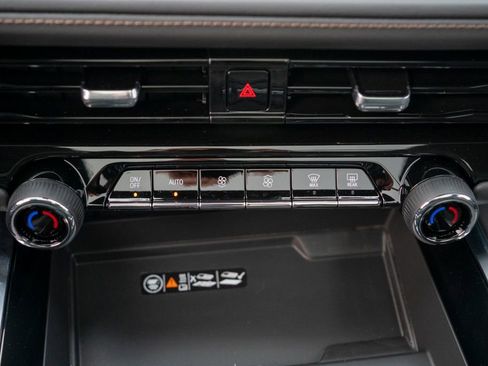 New 2026 Chevrolet Suburban High Country image 33