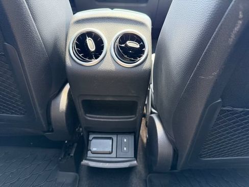 Used 2023 Mercedes-Benz GLB 250 4MATIC image 22