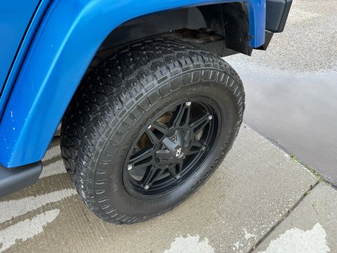 Used 2014 Jeep Wrangler Unlimited Sahara w/ Dual Top Group image 16