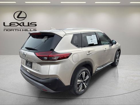 Used 2021 Nissan Rogue SL w/ Premium Package image 6