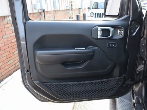 Used 2018 Jeep Wrangler Unlimited Sport S image 9