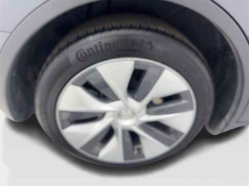 Used 2024 Tesla Model Y Long Range image 80