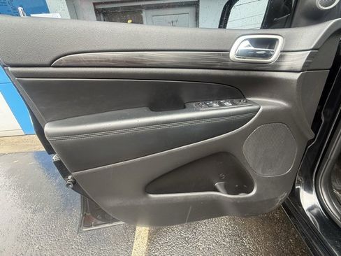 Used 2020 Jeep Grand Cherokee Altitude image 12