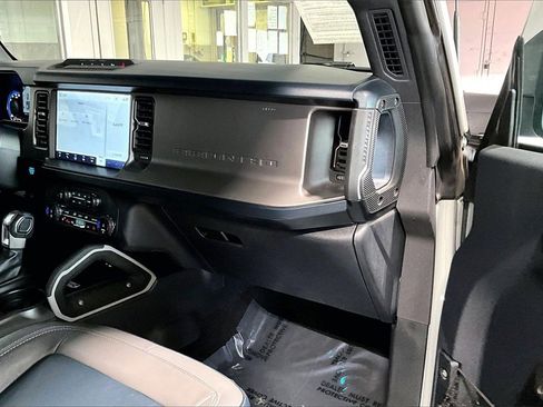 Used 2022 Ford Bronco Outer Banks w/ Sasquatch Package image 15