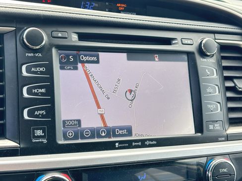 Used 2019 Toyota Highlander Limited image 6