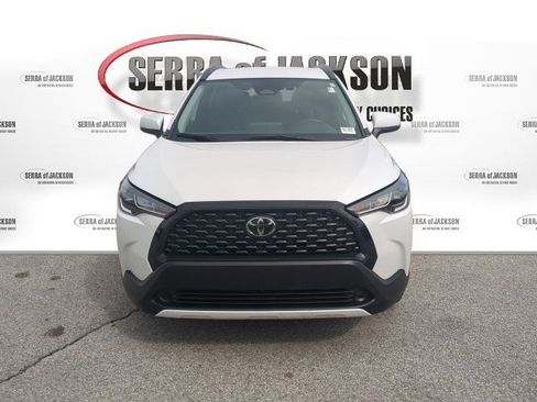 Used 2024 Toyota Corolla Cross LE image 3