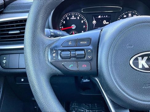 Used 2018 Kia Sorento LX image 11