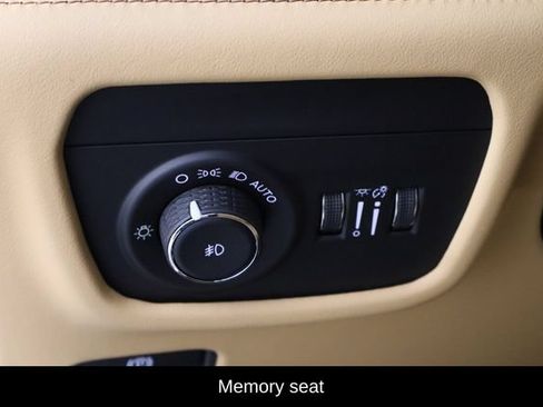 Used 2025 Jeep Grand Cherokee Summit AWD/4WD image 24