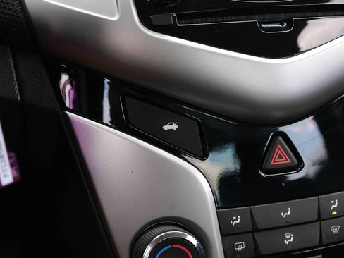 Used 2015 Chevrolet Cruze LT w/ Enhanced Safety Package FWD image 40