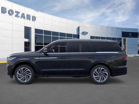 New 2025 Lincoln Navigator Reserve image 3