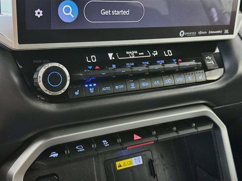 Used 2024 Toyota Sequoia Platinum AWD/4WD image 18