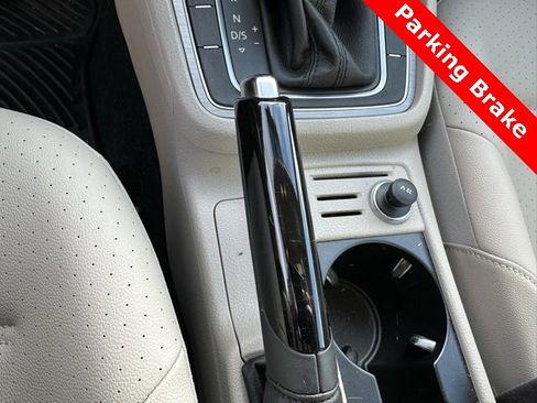 Used 2016 Volkswagen Golf SE image 12