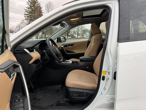 Used 2020 Toyota RAV4 XLE image 10