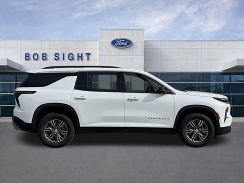 Used 2025 Chevrolet Traverse LT image 32