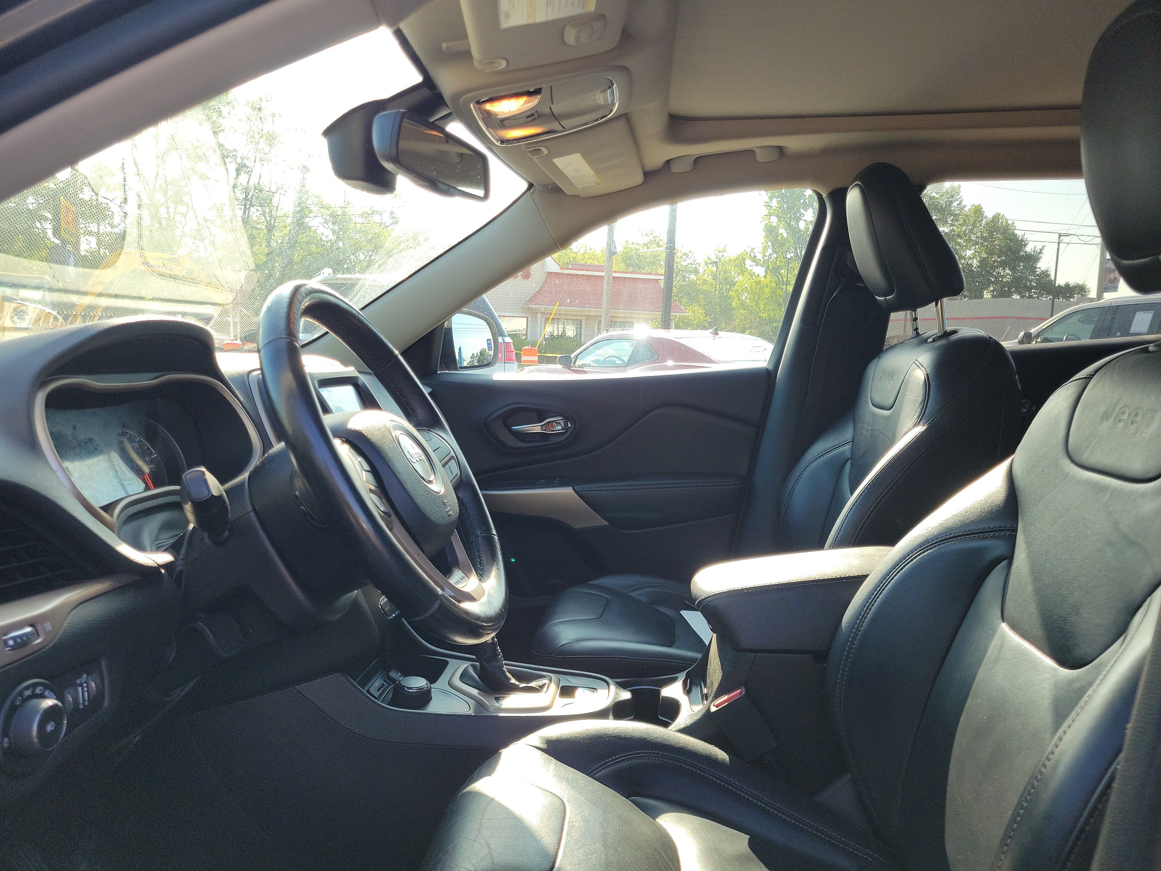 Used 2017 Jeep Cherokee Limited AWD/4WD image 15