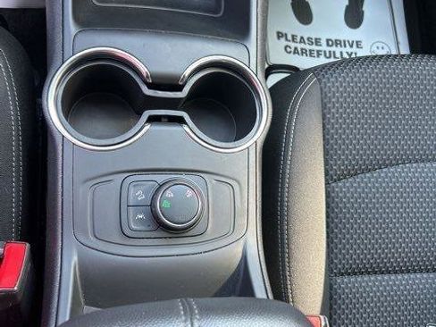 Used 2024 GMC Terrain SLE image 24