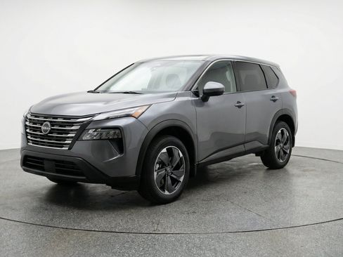 Used 2025 Nissan Rogue SV AWD/4WD image 3
