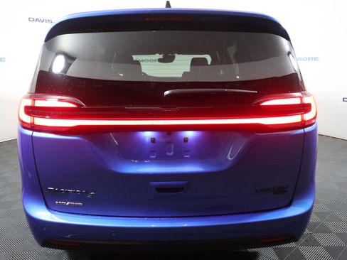 New 2026 Chrysler Pacifica Limited image 7