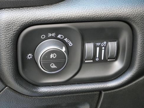 Used 2019 RAM 1500 Laramie image 19