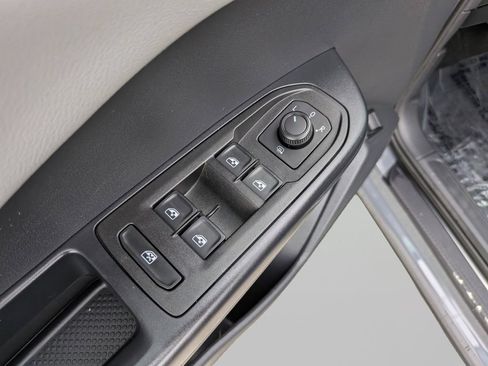 Certified 2023 Volkswagen Taos SE FWD image 17