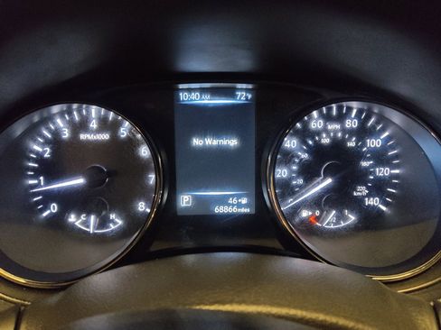 Used 2017 Nissan Rogue SV w/ SV Premium Package image 23