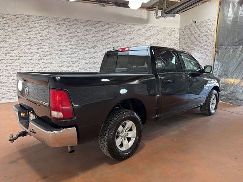 Used 2019 RAM 1500 Classic SLT w/ Luxury Group image 7