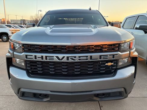 Used 2021 Chevrolet Silverado 1500 Custom image 2