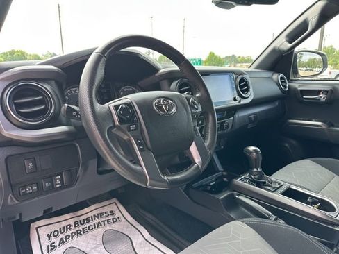 Used 2022 Toyota Tacoma TRD Off-Road w/ Technology Package image 12