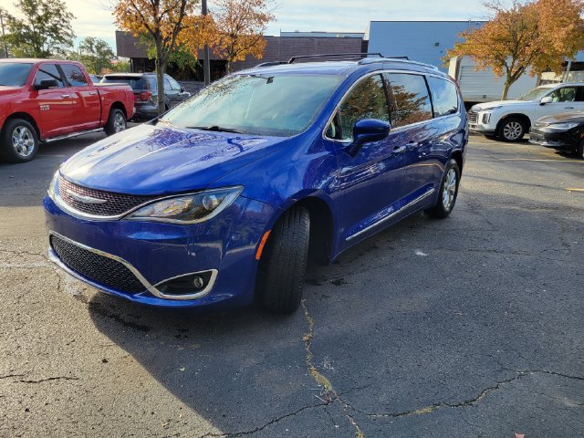Used 2018 Chrysler Pacifica Touring-L Plus FWD image 7