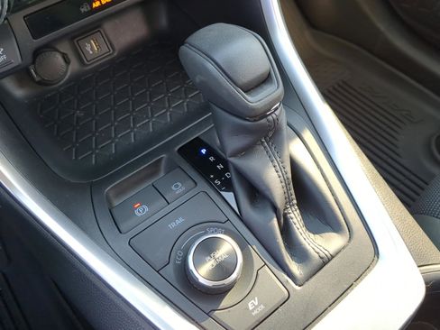 Used 2024 Toyota RAV4 LE image 6