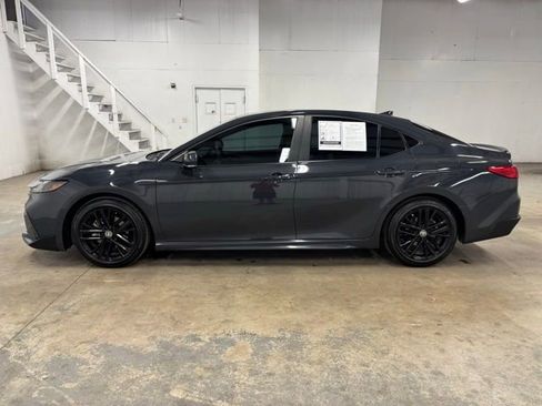Used 2025 Toyota Camry SE w/ Convenience Package FWD image 4