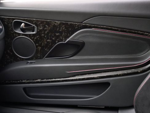 Used 2019 Aston Martin DB11 AMR image 21