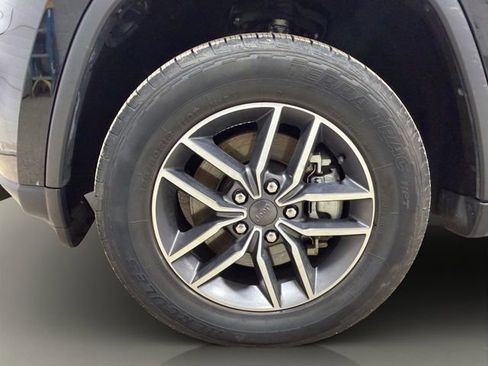 Used 2022 Jeep Grand Cherokee Limited image 25