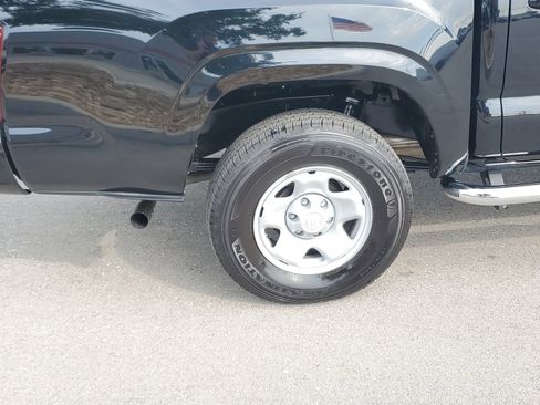 Certified 2022 Toyota Tacoma SR AWD/4WD image 5