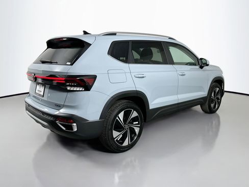 New 2026 Volkswagen Taos SE image 5