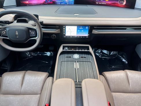 Used 2025 Lincoln Navigator Black Label AWD/4WD image 13