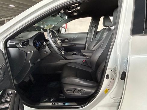 Used 2024 Toyota Venza LE image 15
