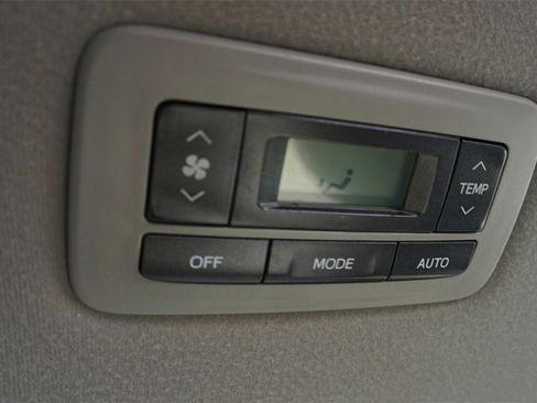 Used 2014 Toyota Sienna XLE image 13