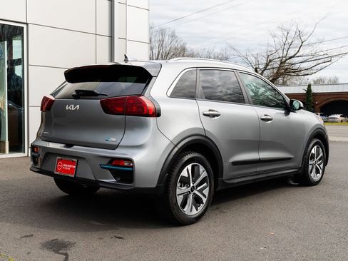 Used 2022 Kia Niro EX Premium w/ Cold Weather Package image 6