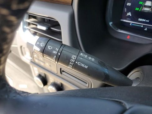 Used 2023 Chevrolet Suburban Premier image 26