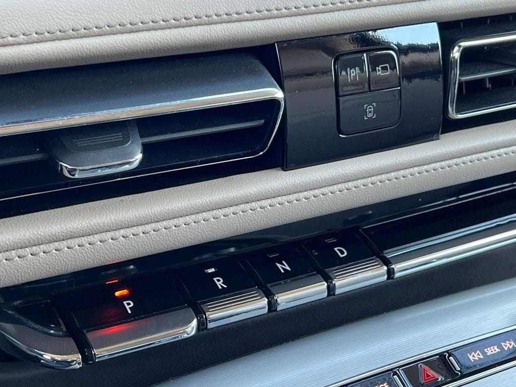 Used 2023 Lincoln Aviator AWD w/ Premium Package image 27