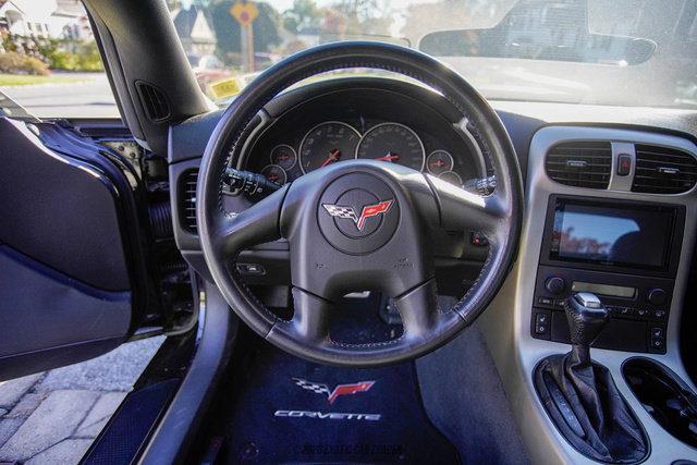 Used 2005 Chevrolet Corvette Convertible w/ Preferred Equipment Group RWD image 26