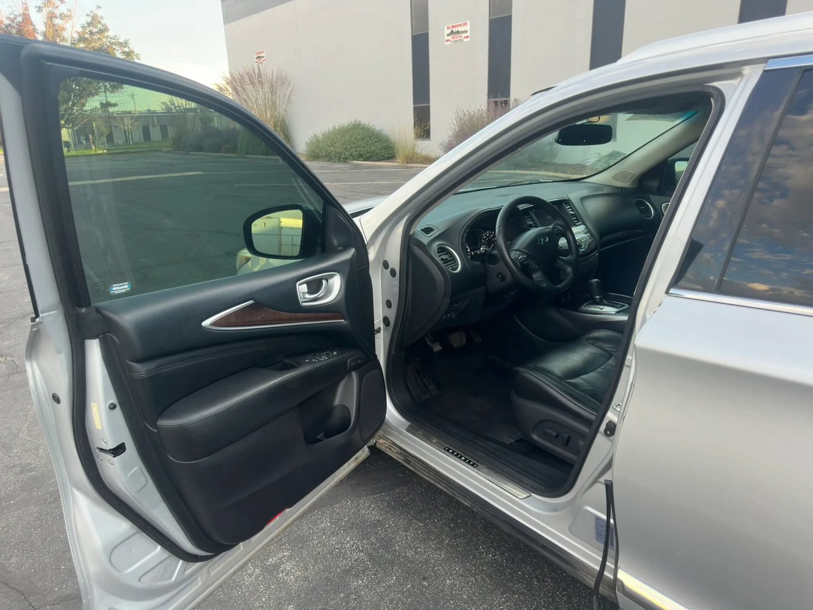 Used 2013 INFINITI JX35 AWD w/ Premium Pkg image 9