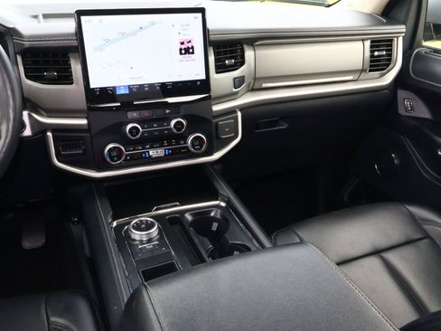 Used 2024 Ford Expedition XLT RWD image 12