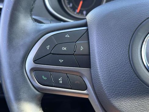 Used 2019 Jeep Cherokee Limited image 16