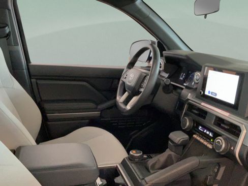 Certified 2025 Toyota 4Runner SR5 AWD/4WD image 36