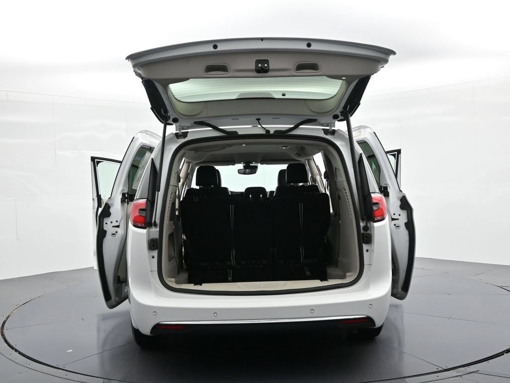 Used 2023 Chrysler Pacifica Touring-L FWD image 33