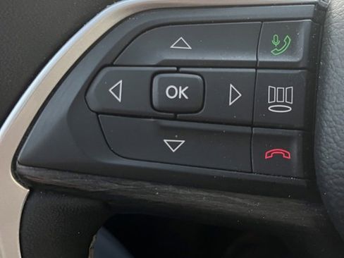 Used 2023 Jeep Grand Cherokee L Limited image 13